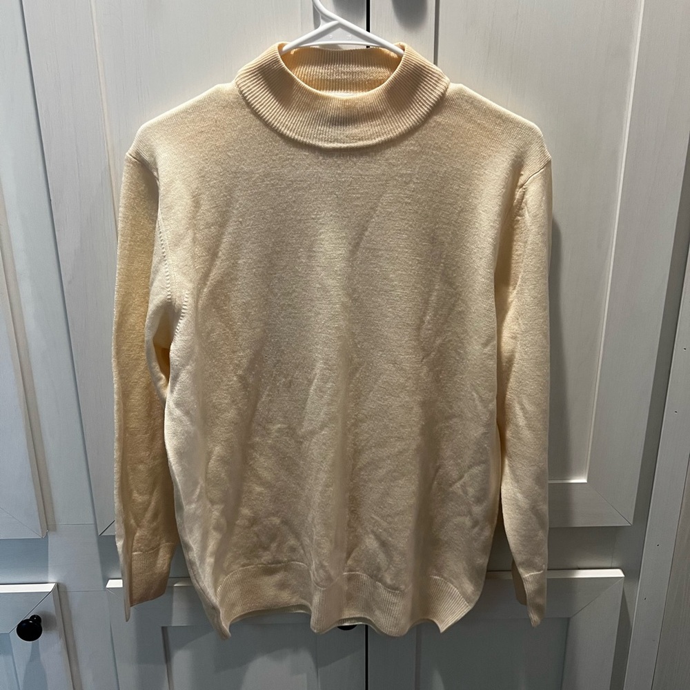 Women’s petite large 100% merino wool L&F cream sweater